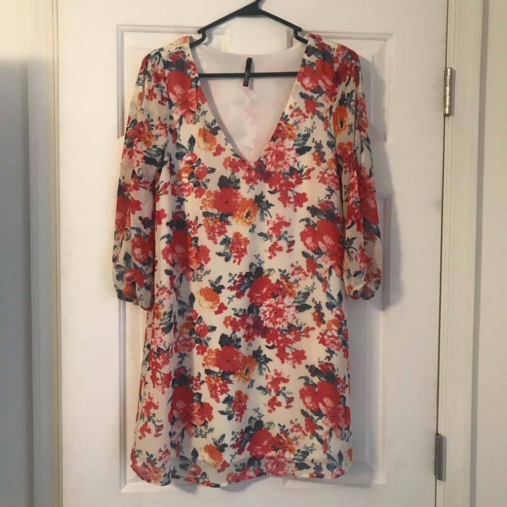Lulu’s long split sleeve floral vneck shift dress